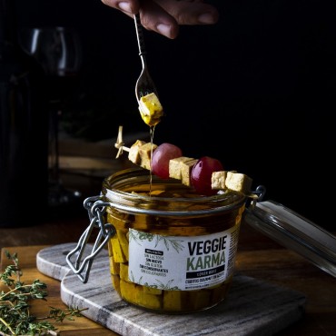 Queso vegano en aceite de oliva de Veggie Karma- tienda vegana online