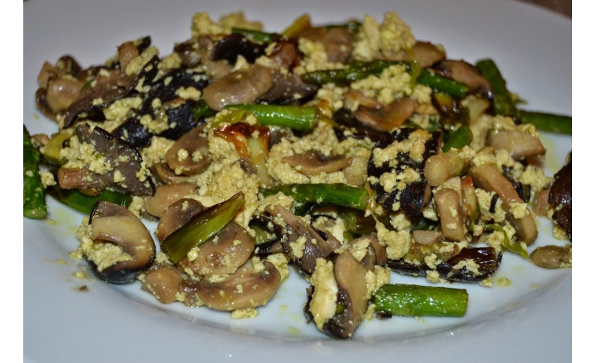 Revuelto de Trigueros y Ajetes con Tofu.